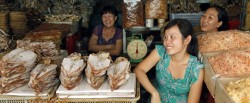 hcmc-market-woman-saler